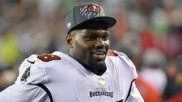 Buccaneers outside linebacker Shaquil Barrett (58) against the Eagles at Lincoln Financial Field.